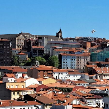 Apartamento Centrico-Parking Gratuito-Wifi Santander Bagian luar foto