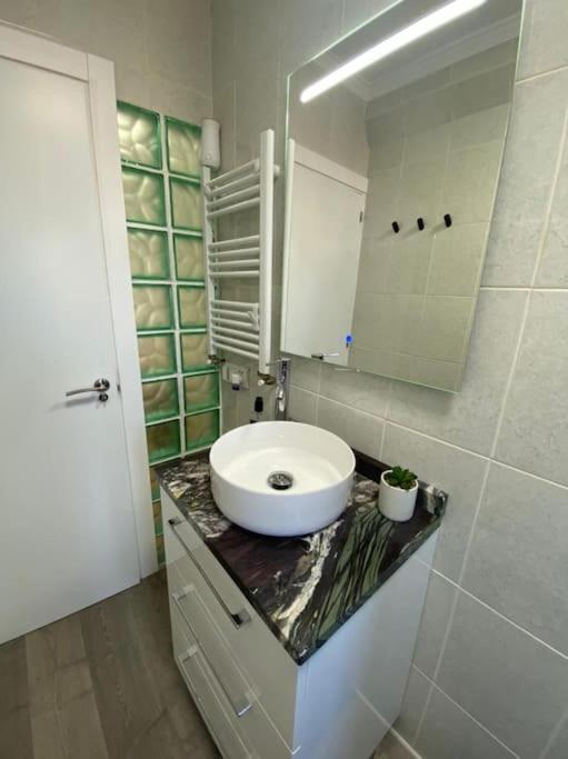 Apartamento Centrico-Parking Gratuito-Wifi Santander Bagian luar foto
