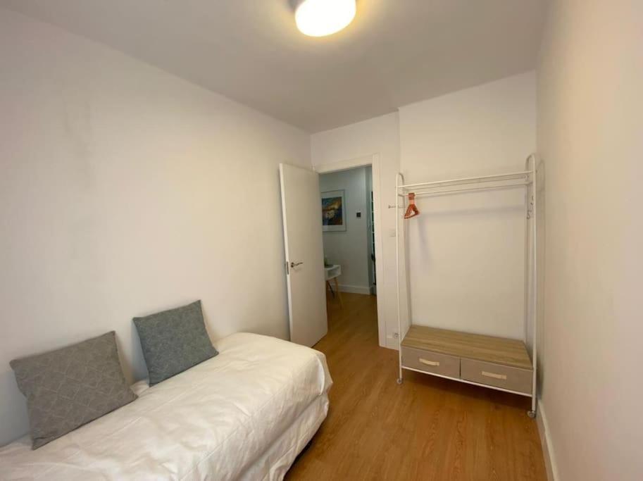 Apartamento Centrico-Parking Gratuito-Wifi Santander Bagian luar foto
