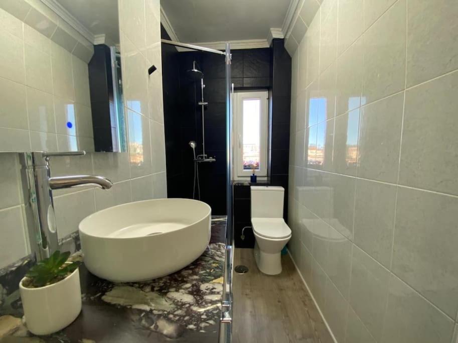 Apartamento Centrico-Parking Gratuito-Wifi Santander Bagian luar foto