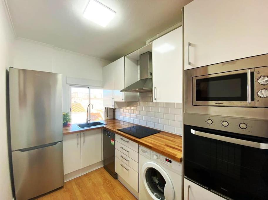Apartamento Centrico-Parking Gratuito-Wifi Santander Bagian luar foto