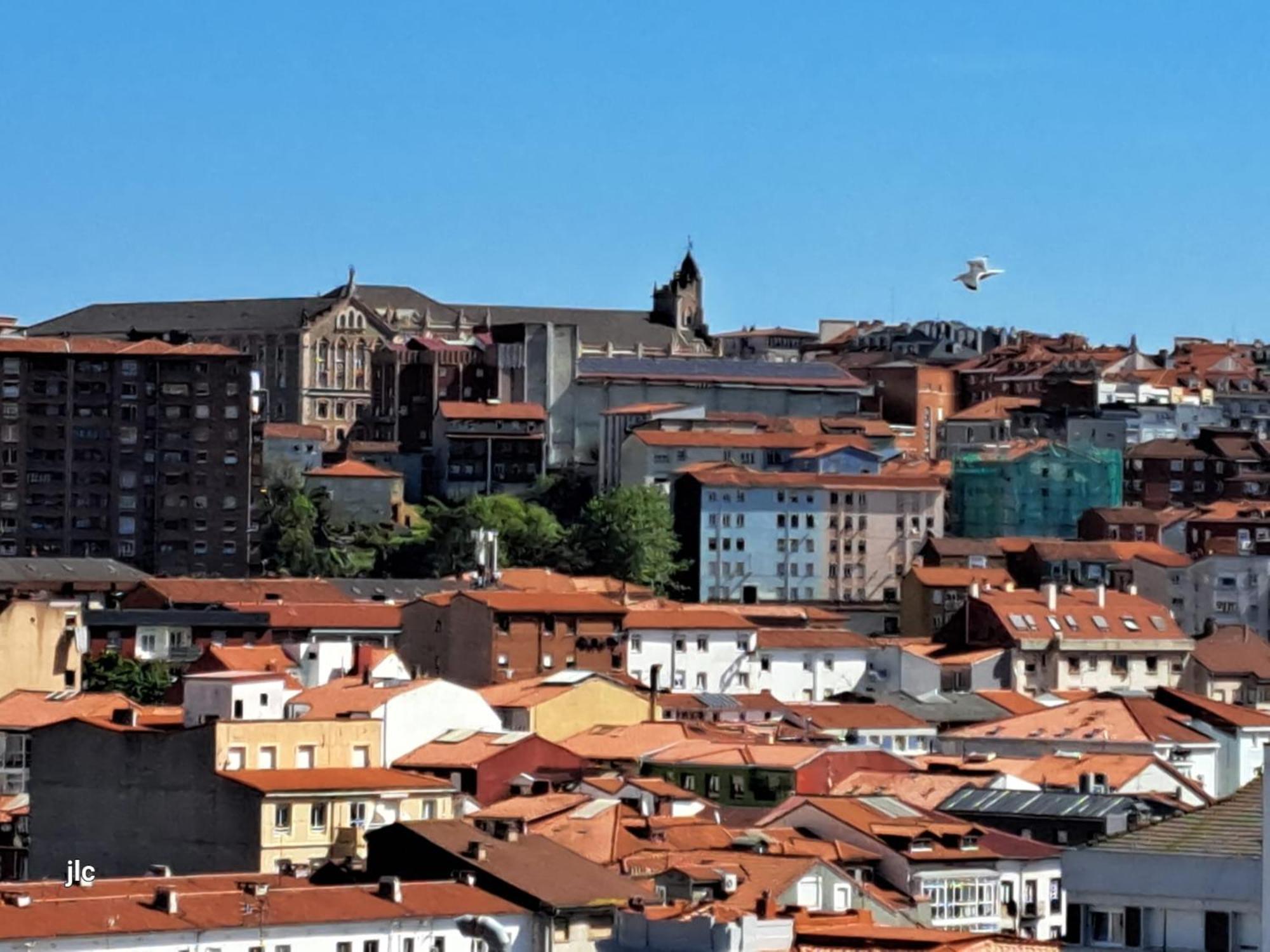 Apartamento Centrico-Parking Gratuito-Wifi Santander Bagian luar foto